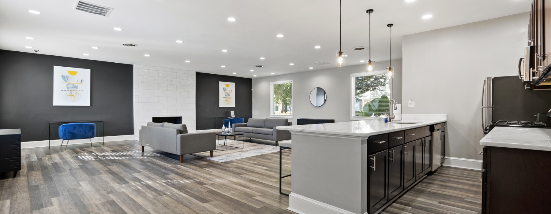Resident lounge wither kitchen and bar top seating
