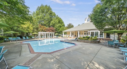Free-form swimming pool with sundeck