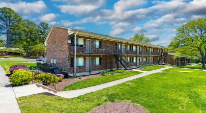 Exterior building at University Lake Apartments