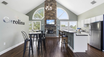 Clubhouse kitchen with café seating 