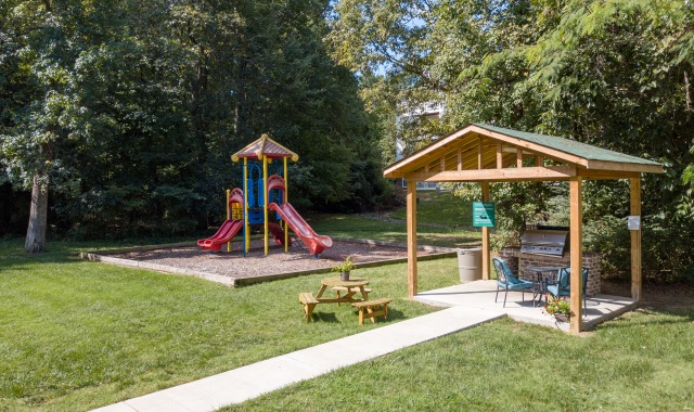Spacious, landscaped grounds with picnic and play areas
