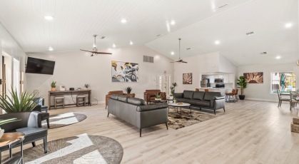 Clubhouse with a fully equipped kitchen and ample seating