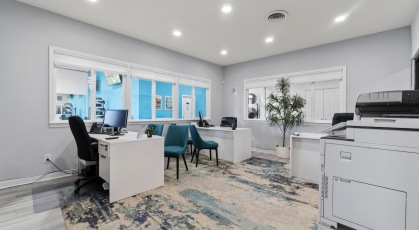 Leasing office at 404 Rivertowne