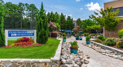 Social area with fire pit and grilling area