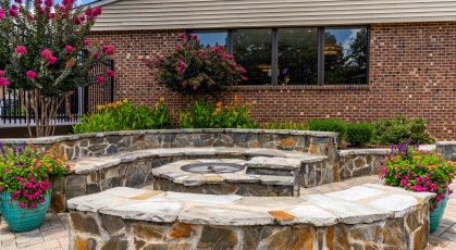 Social area with fire pit and grilling area