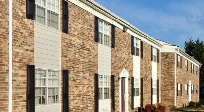 London Towne Building Exterior 