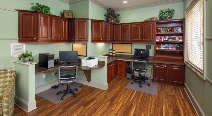 Executive business center with computer stations, printer and Wi-Fi 