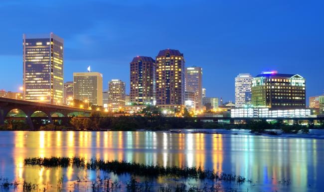 a city skyline at night