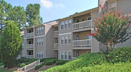 Wood Creek at Roswell exterior building
