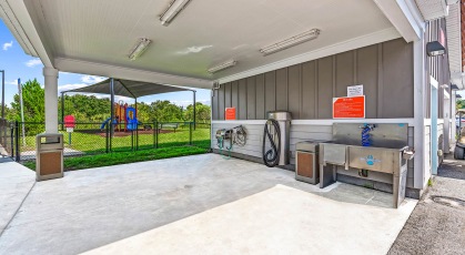 Complimentary car care area