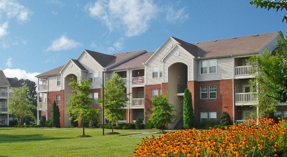 Legends at Virginia Center exterior building with lush landscaping