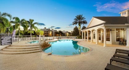 Free-form swimming pool and jacuzzi