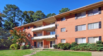 404 Rivertowne exterior building